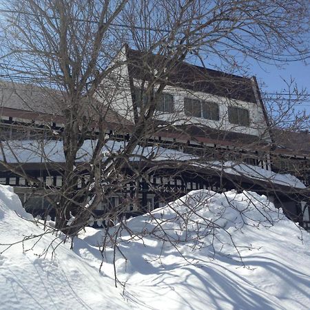 Ski-In, Ski-Out Iwatake Apartments Hakuba Eksteriør billede