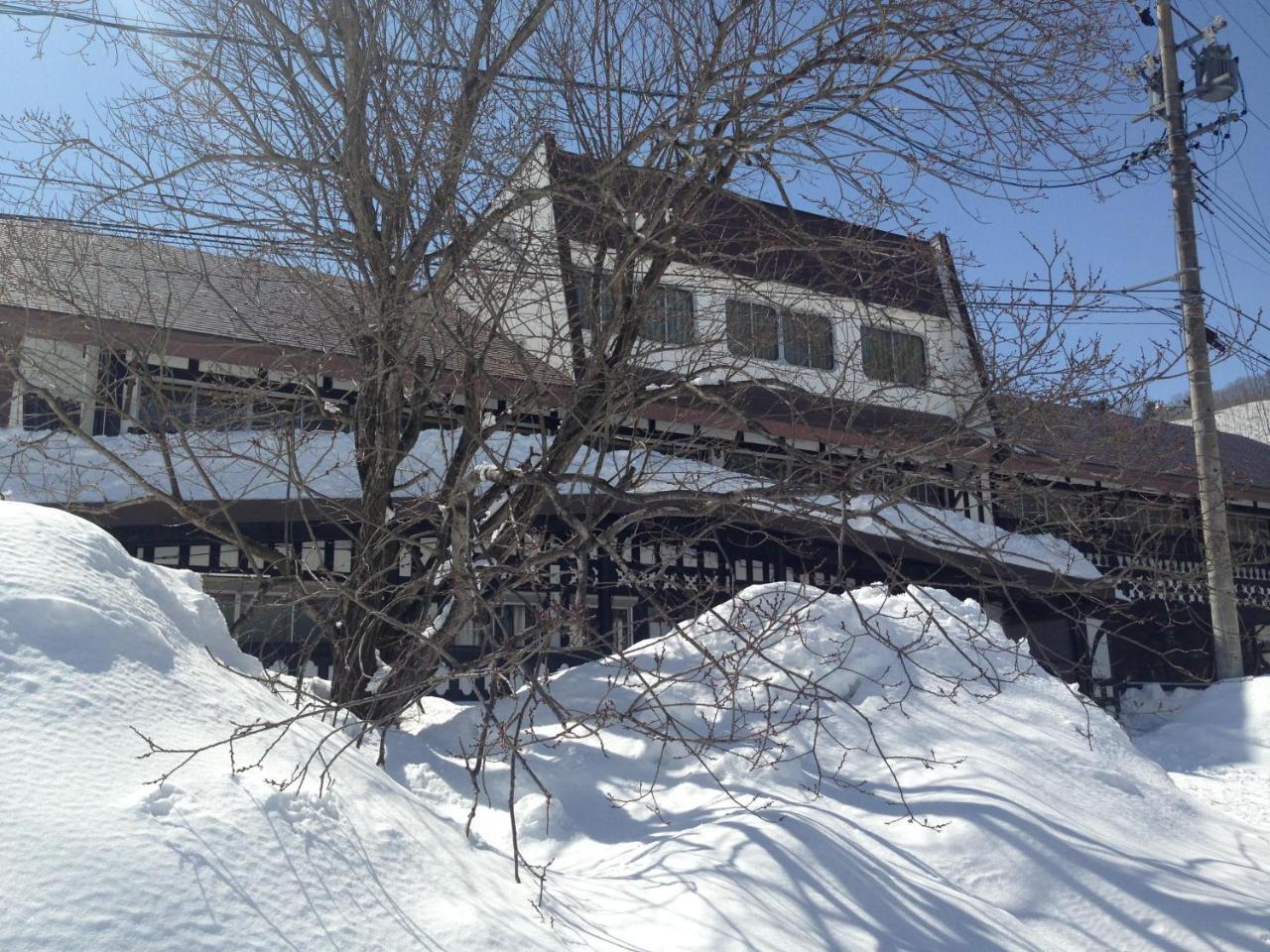 Ski-In, Ski-Out Iwatake Apartments Hakuba Eksteriør billede